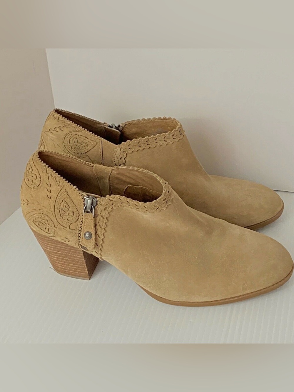 Nurture by Lamaze Tan Suede Ankle Booties Size 8M | Laser Cut Detail Block Heel